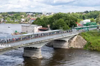 VENE JONN AJAS PIIRI UMBE: „Olen valmis kuus tundi seisma, et saaks tomateid kasta!“